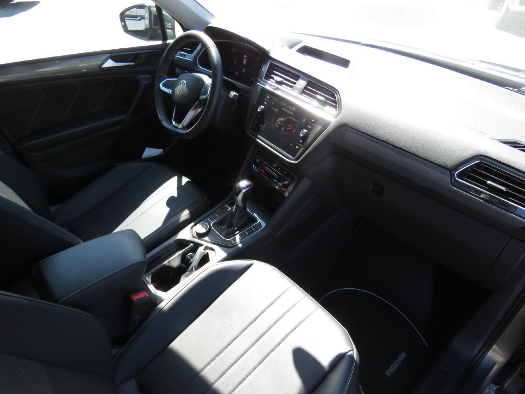 Used 2023 Volkswagen Tiguan SE AWD/4WD image 14