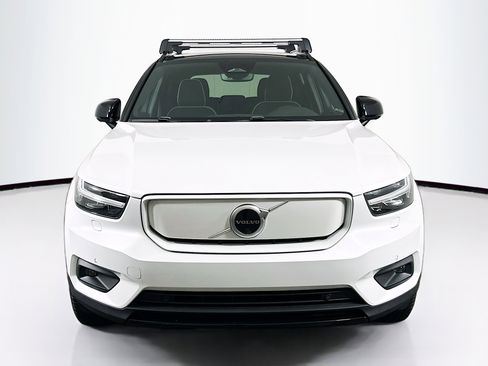 Used 2022 Volvo XC40 P8 Recharge Plus image 2