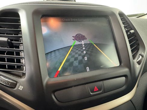 Used 2016 Jeep Cherokee Limited AWD/4WD image 18