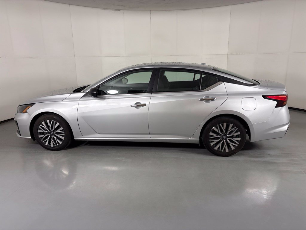 Used 2024 Nissan Altima 2.5 SV FWD image 5