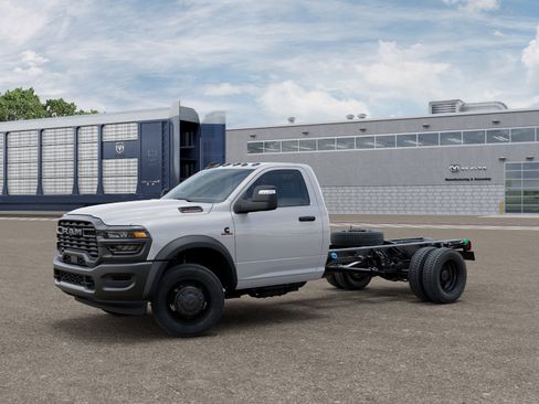 New 2026 RAM 5500 Tradesman AWD/4WD image 28