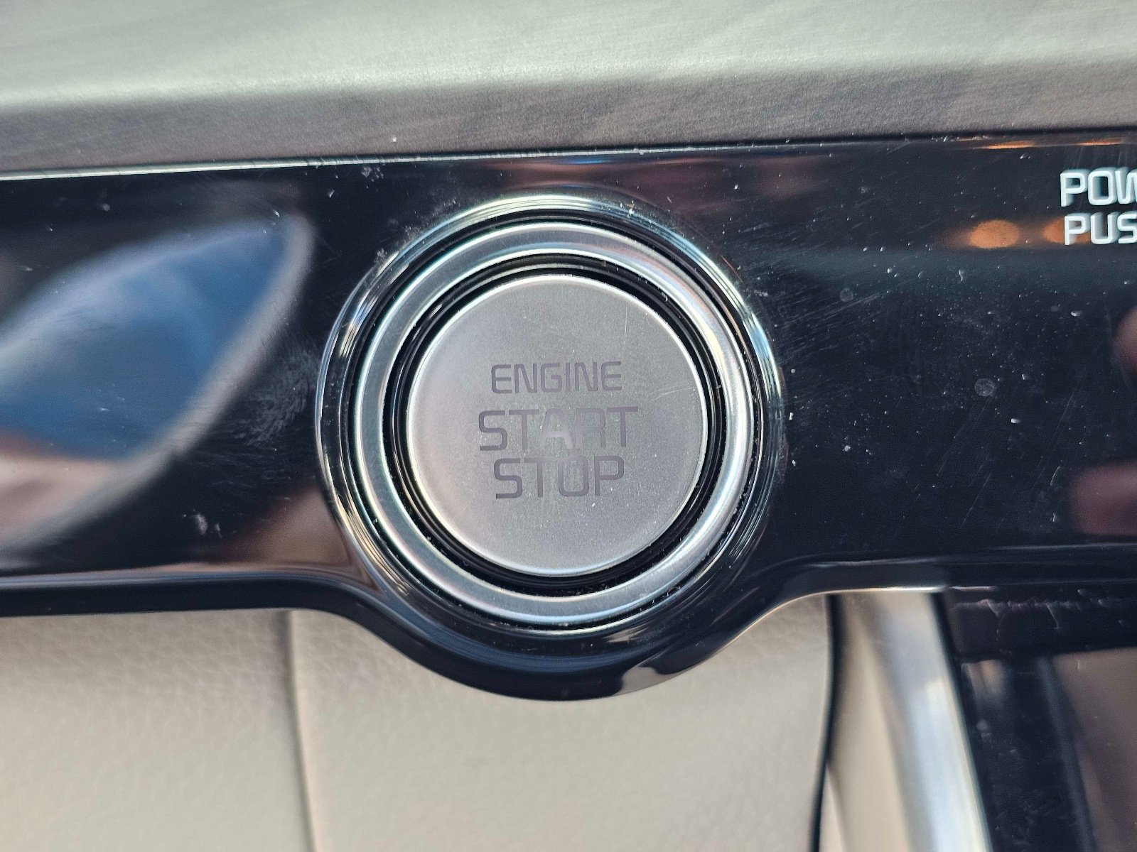 Certified 2024 Kia Carnival EX FWD image 23