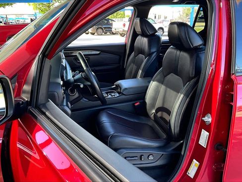 Certified 2025 Honda Pilot Black Edition image 8