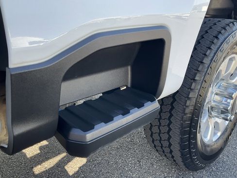 Used 2023 Ford F250 XLT w/ FX4 Off-Road Package image 23