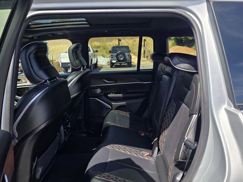 Certified 2022 Jeep Grand Cherokee Summit AWD/4WD image 19