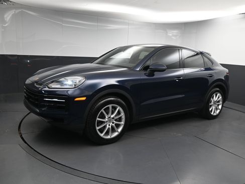 Certified 2024 Porsche Cayenne Coupe image 4