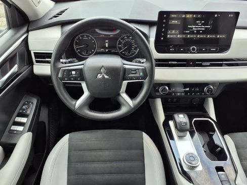 Used 2025 Mitsubishi Outlander SE AWD/4WD image 6