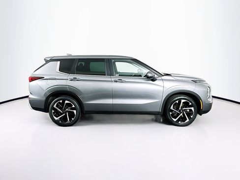 Used 2023 Mitsubishi Outlander SE image 10