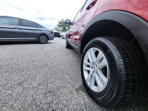 Used 2019 Ford Explorer XLT w/ Equipment Group 202A AWD/4WD image 28