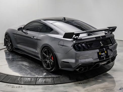 Used 2021 Ford Mustang Shelby GT500 w/ Carbon Fiber Track Pack RWD image 14