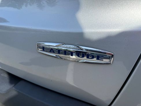 Used 2015 Jeep Renegade Latitude w/ Popular Equipment Group FWD image 11