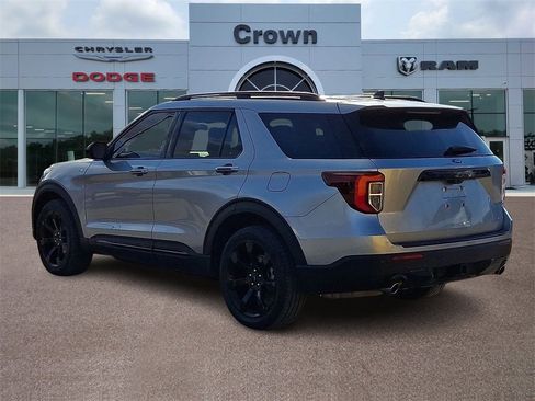 Used 2024 Ford Explorer ST-Line w/ Class IV Trailer Tow Package image 4