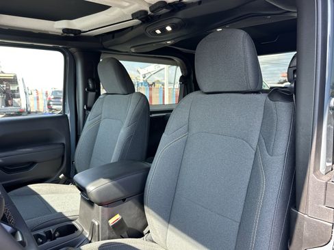 Used 2024 Jeep Wrangler Sport S image 11