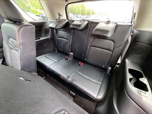 Used 2023 Nissan Pathfinder Platinum w/ Cargo Package AWD/4WD image 16