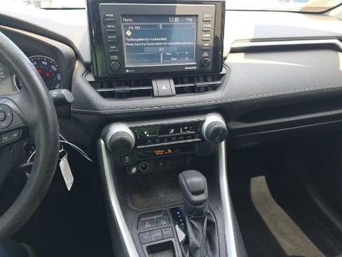 Used 2020 Toyota RAV4 LE image 7