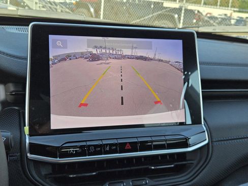 Used 2026 Jeep Compass Latitude image 8