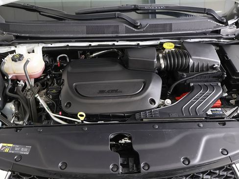 Used 2023 Chrysler Pacifica Touring-L FWD image 21
