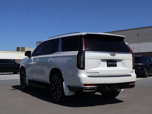 Used 2022 Cadillac Escalade Luxury w/ LPO, Floor Liner Package AWD/4WD image 5