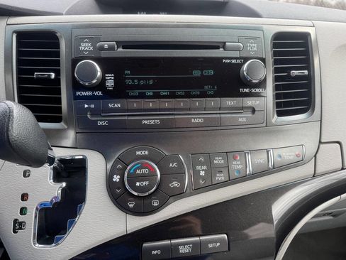 Used 2013 Toyota Sienna LE image 10