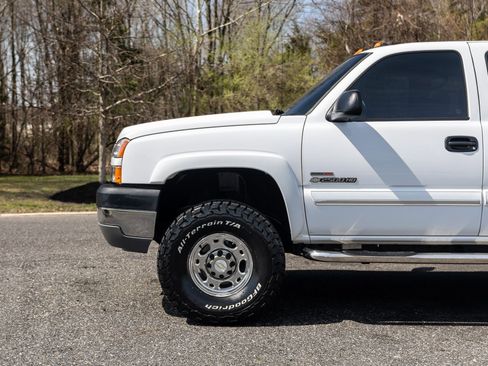 Used 2005 Chevrolet Silverado 2500 LS w/ Heavy-Duty Power Package image 14