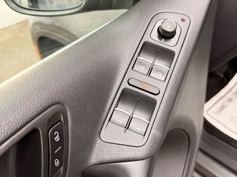 Used 2016 Volkswagen Tiguan SE image 14