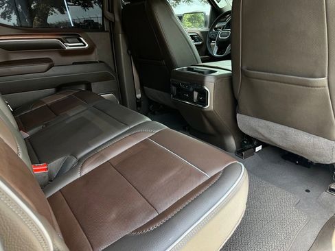 Used 2024 GMC Sierra 1500 Denali w/ Technology Package AWD/4WD image 11