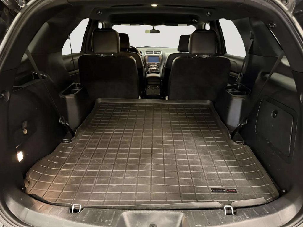 Used 2018 Ford Explorer XLT w/ Equipment Group 202A AWD/4WD image 27