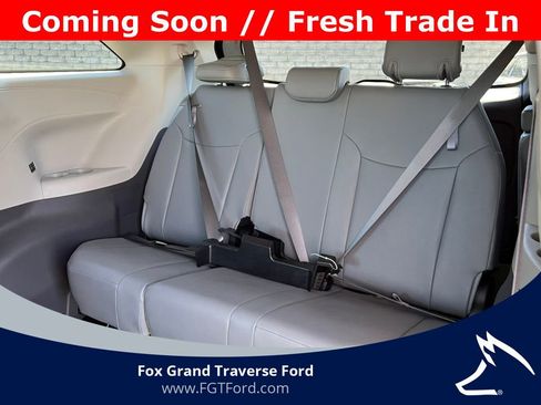 Used 2023 Toyota Sienna XLE FWD image 6