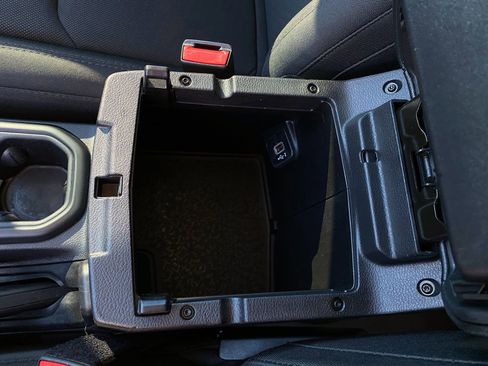 Used 2022 Jeep Wrangler Unlimited Sport image 22