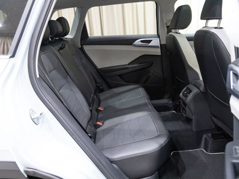 New 2026 Volkswagen Taos SE FWD image 13