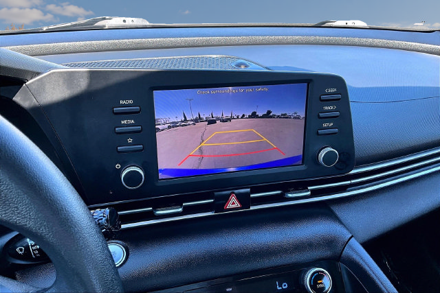 Used 2022 Hyundai Elantra SEL FWD image 14