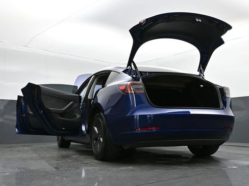 Used 2023 Tesla Model 3 Standard Range image 36