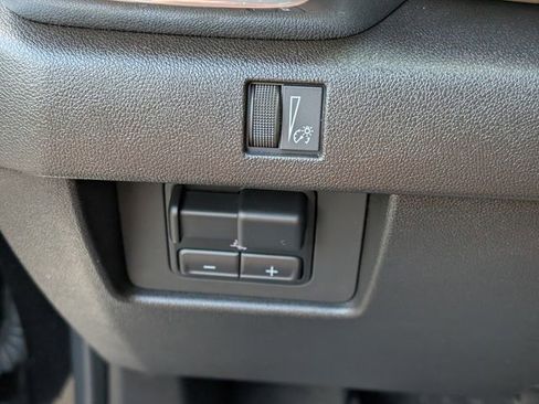 Used 2023 GMC Canyon Denali image 39