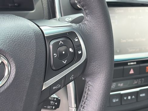 Used 2017 Toyota Camry XLE w/ Moonroof Package FWD image 20