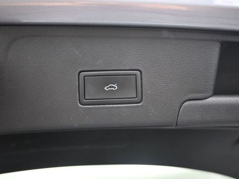 Used 2024 Volkswagen Atlas Cross Sport SE image 11