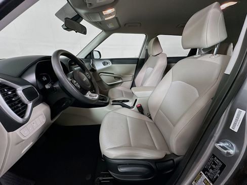 Used 2025 Kia Soul LX w/ LX Technology Package image 13