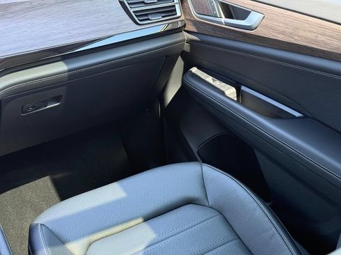 Certified 2025 Volkswagen Atlas SEL AWD/4WD image 16