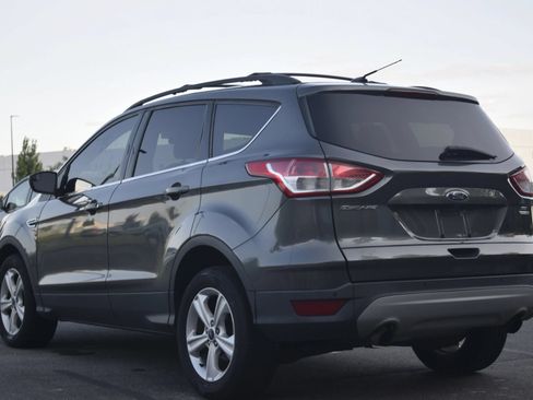 Used 2016 Ford Escape SE w/ SE Leather Comfort Package AWD/4WD image 2