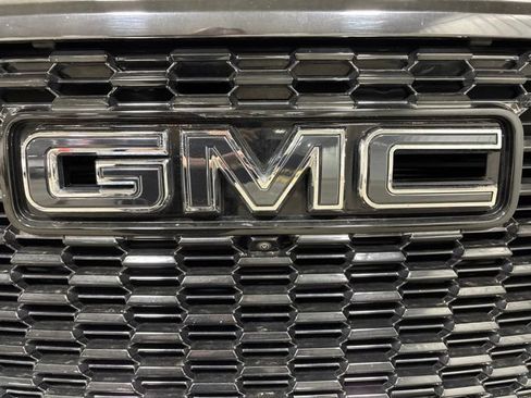 Used 2024 GMC Yukon Denali Ultimate AWD/4WD image 3