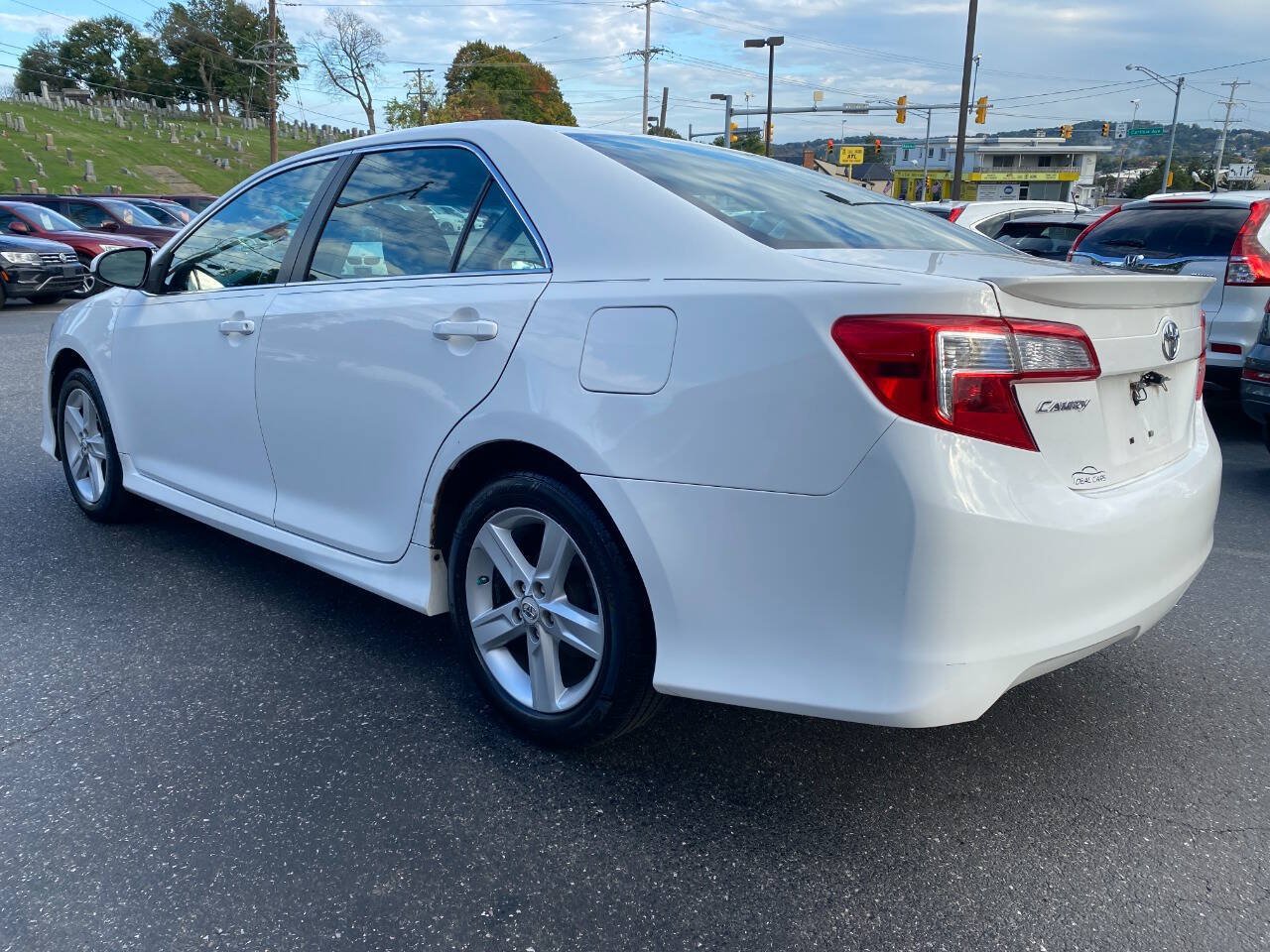 Used 2013 Toyota Camry SE FWD image 5
