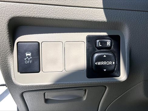 Used 2013 Toyota Corolla LE FWD image 33