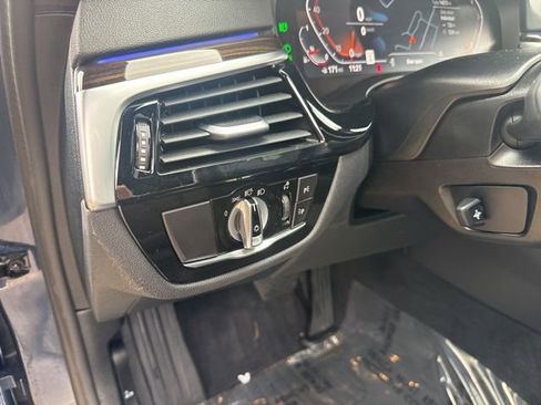 Used 2023 BMW 540i w/ Premium Package image 13