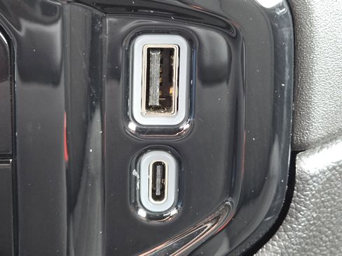 Used 2024 GMC Sierra 1500 Elevation image 7