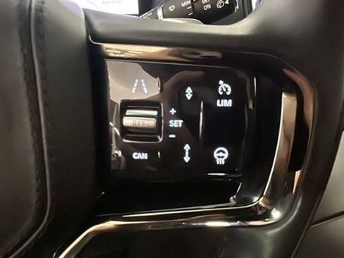 Used 2025 Land Rover Range Rover Velar Dynamic SE AWD/4WD image 17