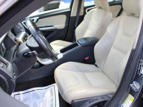 Used 2017 Volvo S60 T5 Dynamic FWD image 9