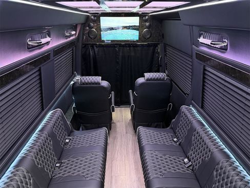 Used 2024 Mercedes-Benz Sprinter 3500 image 4