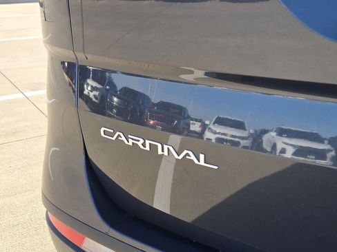 Certified 2023 Kia Carnival EX image 17