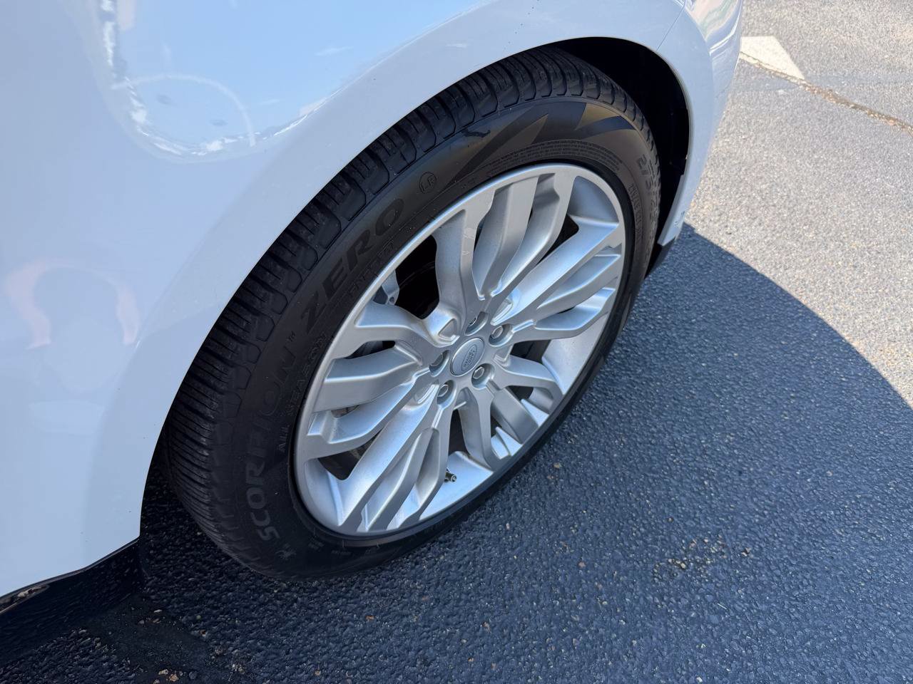 Used 2019 Land Rover Range Rover Sport HSE AWD/4WD image 29