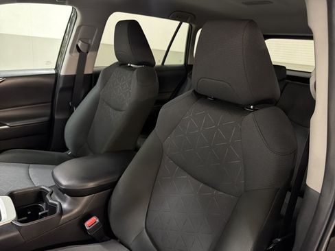 Used 2024 Toyota RAV4 XLE FWD image 13