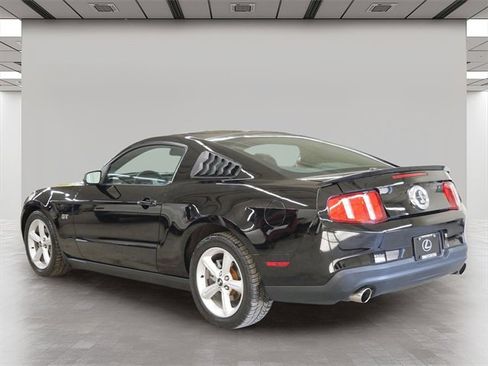 Used 2010 Ford Mustang GT image 4